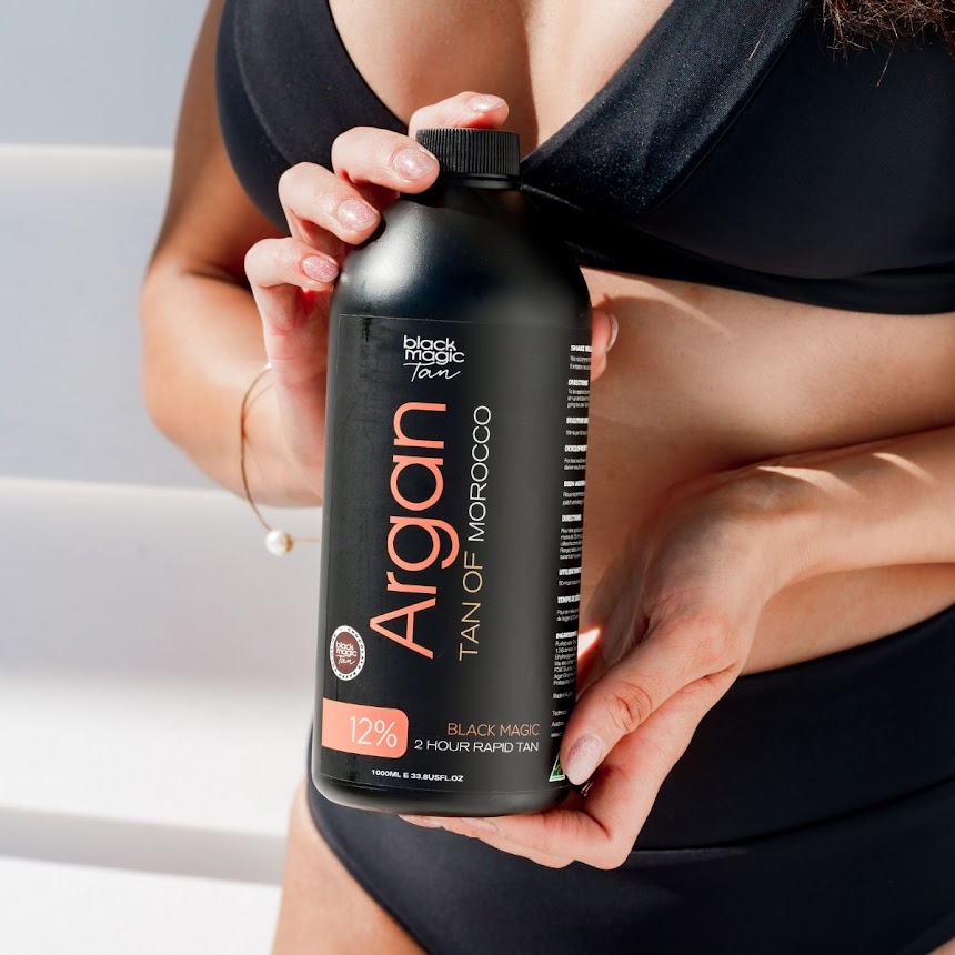 alt="Black Magic Argan Tan 12% bottle" alt="Black Magic Argan Tan 12% spray tan solution" alt="Black Magic Argan Tan 12% professional tanning" alt="Argan Tan 12% chocolate base spray tan solution" alt="Black Magic Argan Tan 12% rapid tan result" alt="Black Magic Tan 2–4–6 hour development"